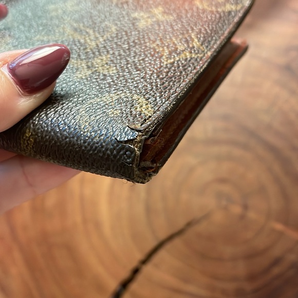 Louis Vuitton Men’s Bifold Wallet - Picture 12 of 14